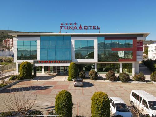 Tuna Hotel