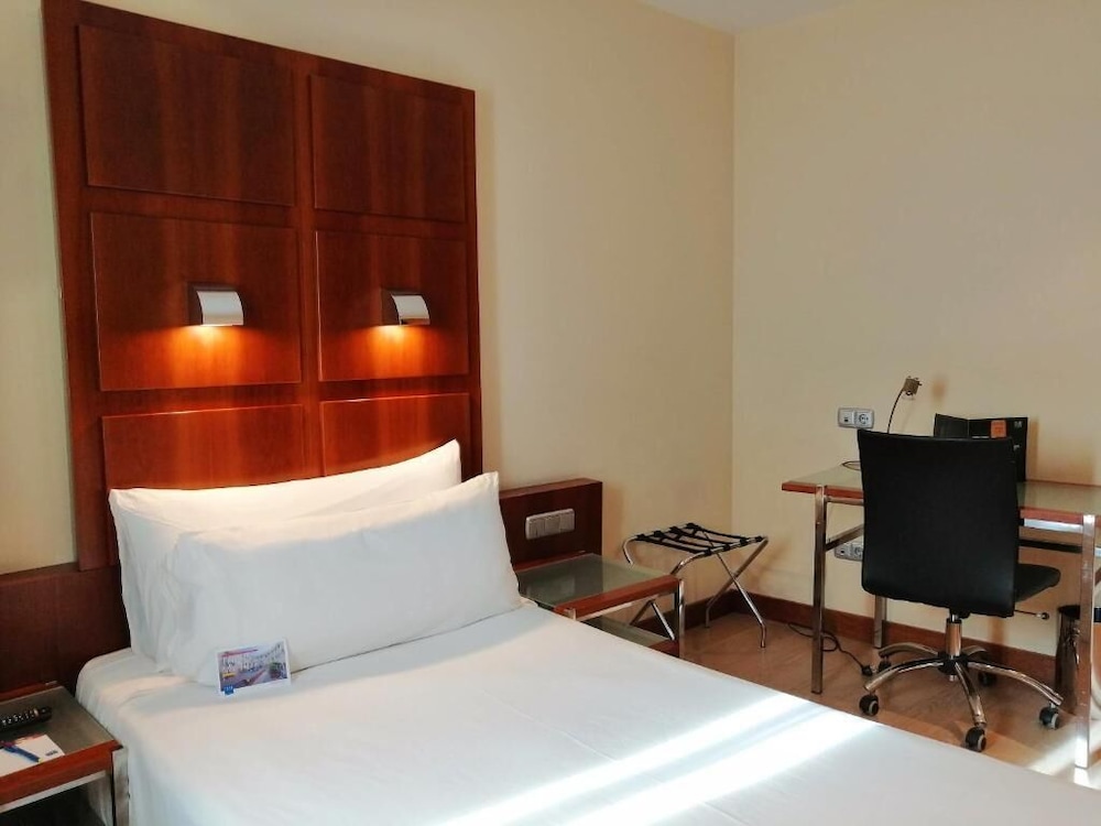 Tryp Valencia Azafata Hotel