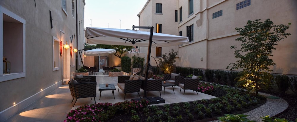 Santa Croce Boutique Hotel