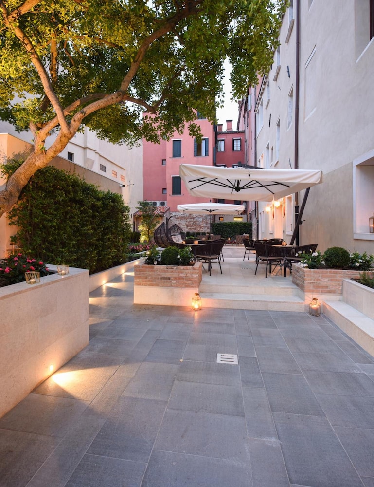 Santa Croce Boutique Hotel