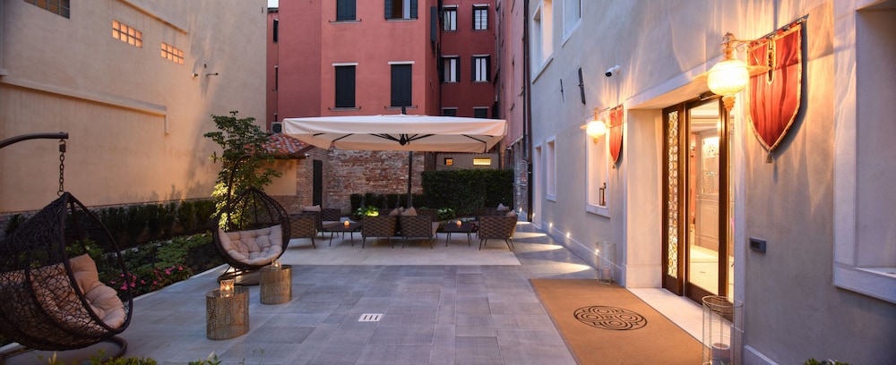 Santa Croce Boutique Hotel