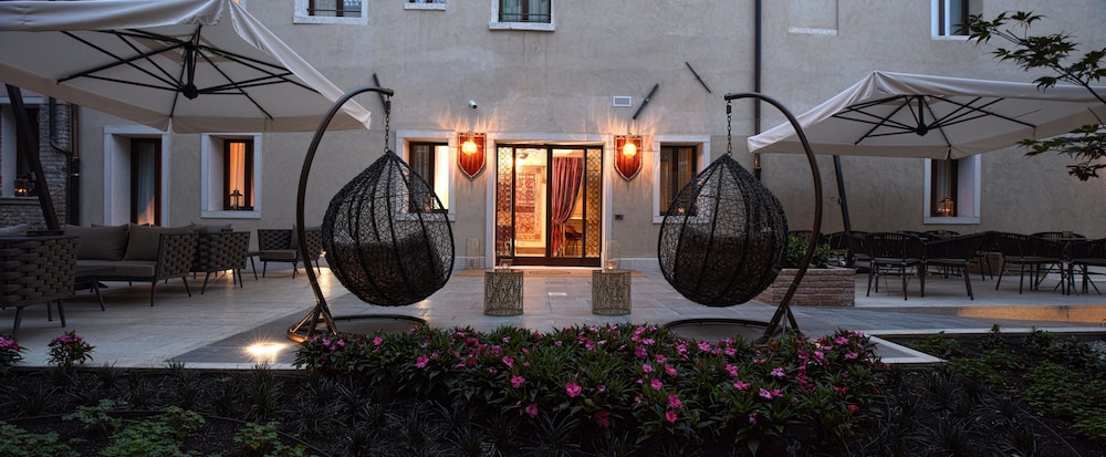 Santa Croce Boutique Hotel