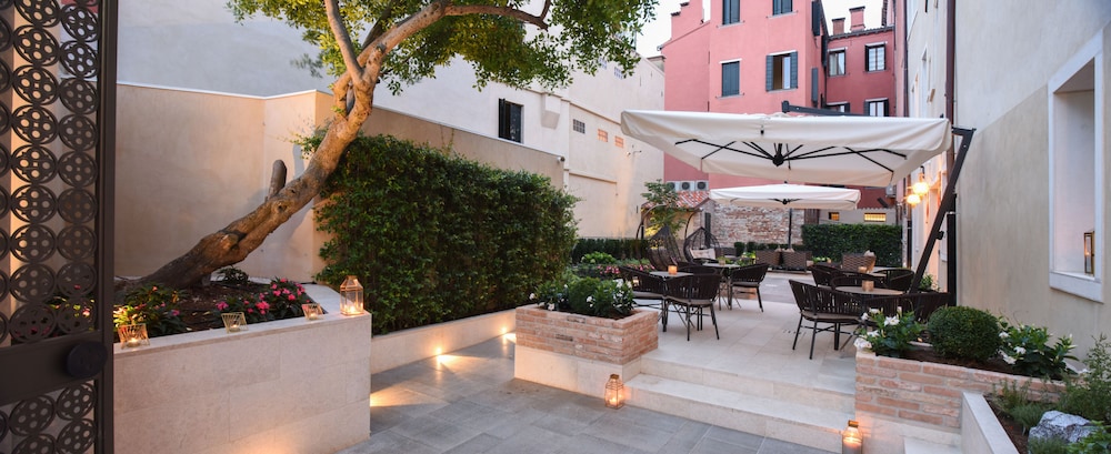 Santa Croce Boutique Hotel