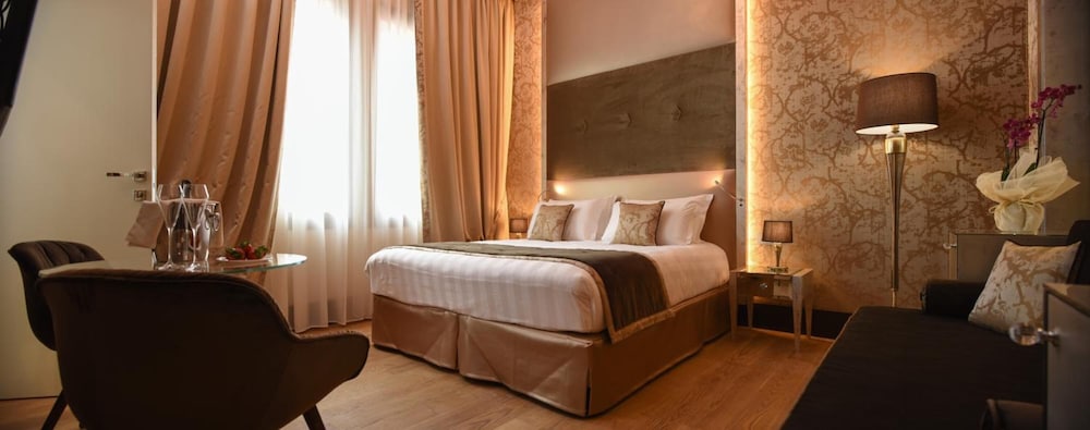 Santa Croce Boutique Hotel