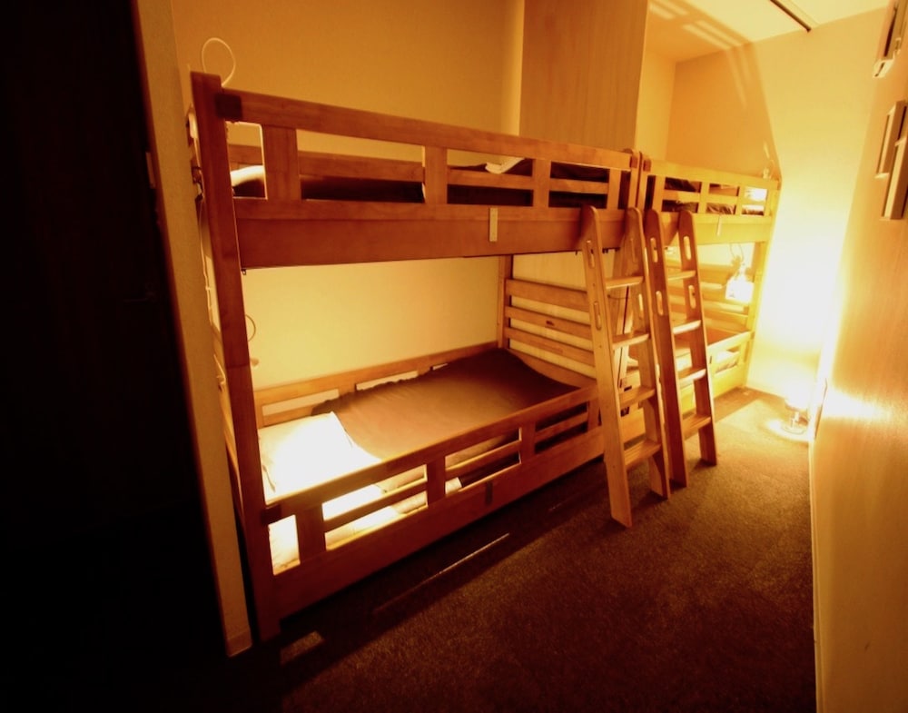 Osaka Guesthouse Nest