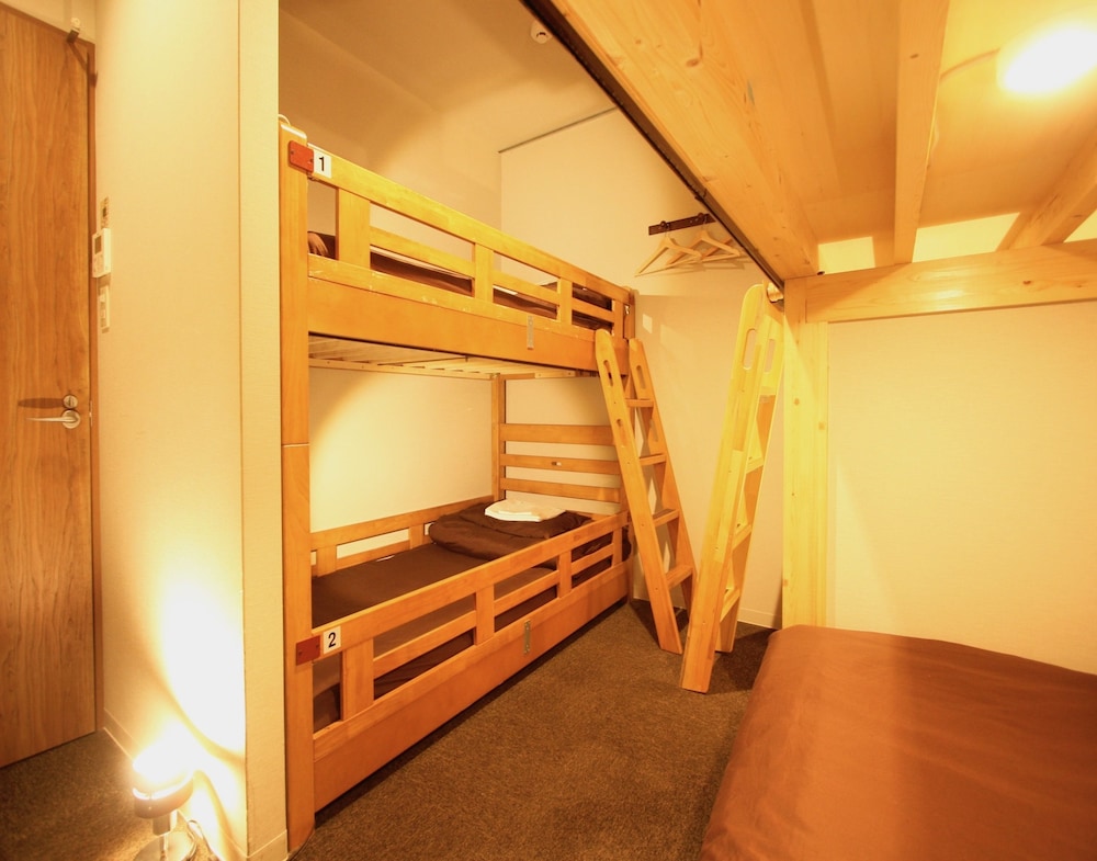 Osaka Guesthouse Nest